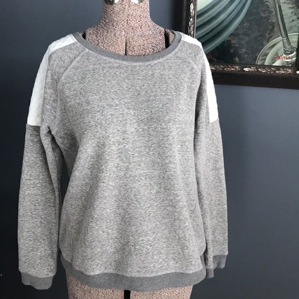 Central Park gray quilted shoulder sweatshirt, S